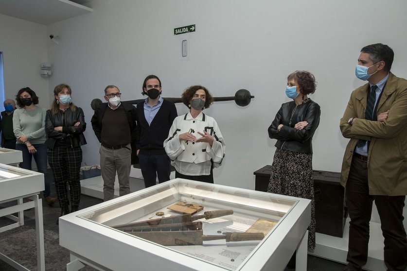 A* Jesús Garzaron
F* 2021_05_18
T* Visita de la Consejera Esnaola a las nuevas salas del Museo
L* Museo de Navarra