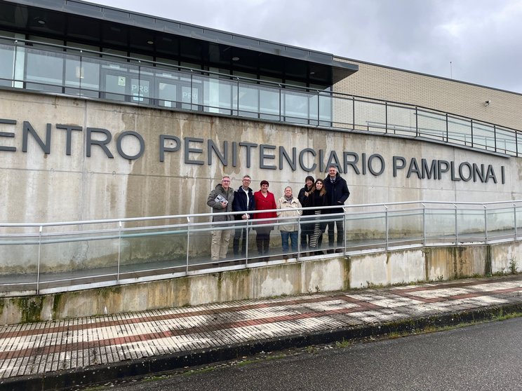El director general de Cultura, Ignacio Apezteguía, visita el centro penitenciario de Pamplona.. GN