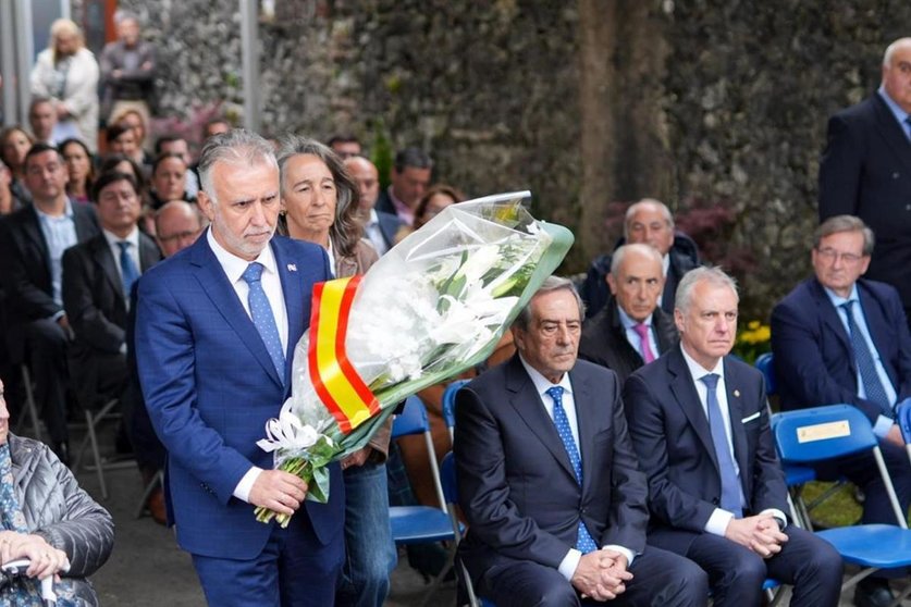 El ministro de Política Territorial y Memoria Democrática, Ángel Víctor Torres, en los actos de conmemoración de los 87 años del bombardeo de Gernika-Lumo. POOL MONCLOA